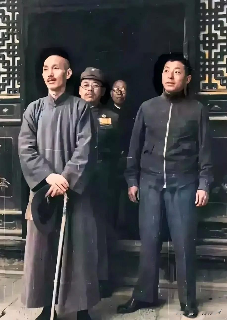 这才是张学良和蒋介石的真实模样，大家瞧瞧！这不是演戏，也绝非替身，而是西安事变前