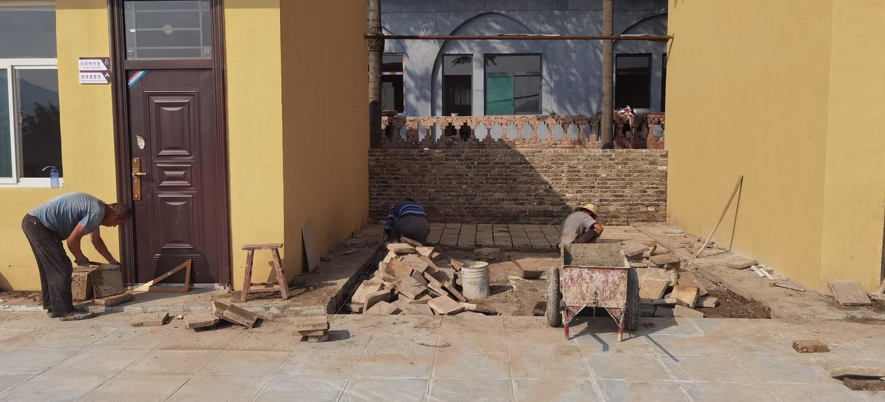 各位网友，问大家一个问题，村委会算一级政府吗？给村委会干了活，多年的账款要不回