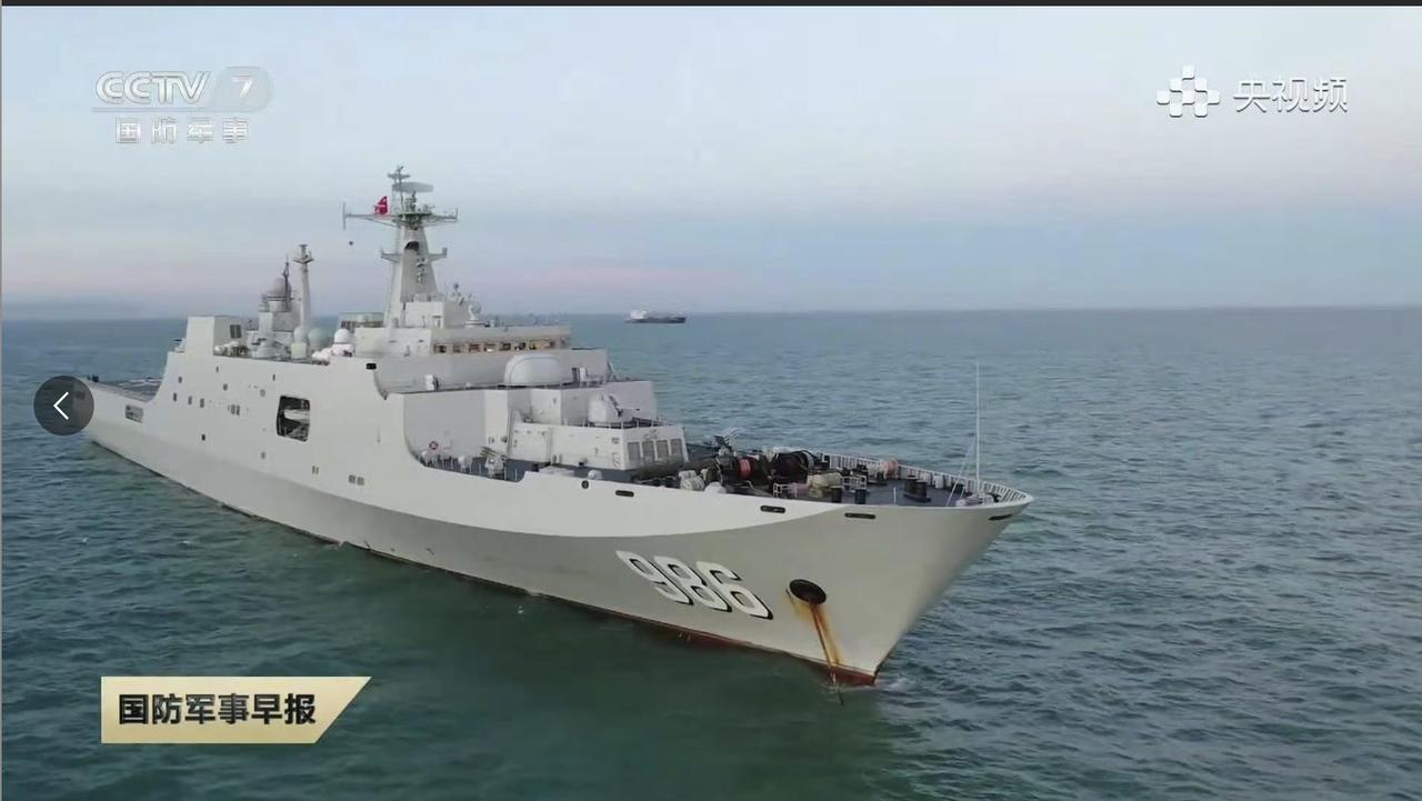 美军要彻底绝望了，中国071、075陆续升级激光武器，瞬时摧毁导弹、无人机继