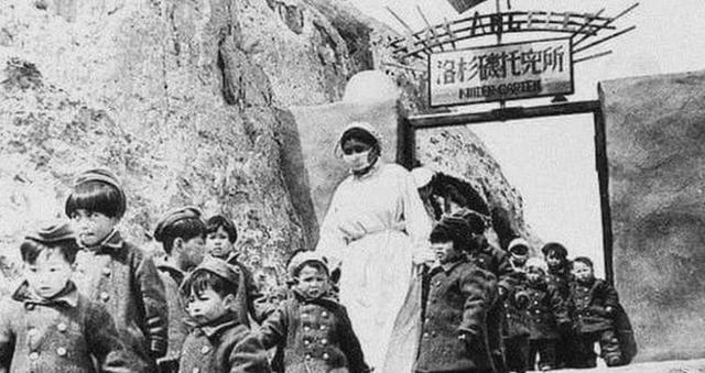 1945年深夜，一男子爬进了延安保育院的窑洞。突然，他拿出锋利的匕首，残忍地在刘