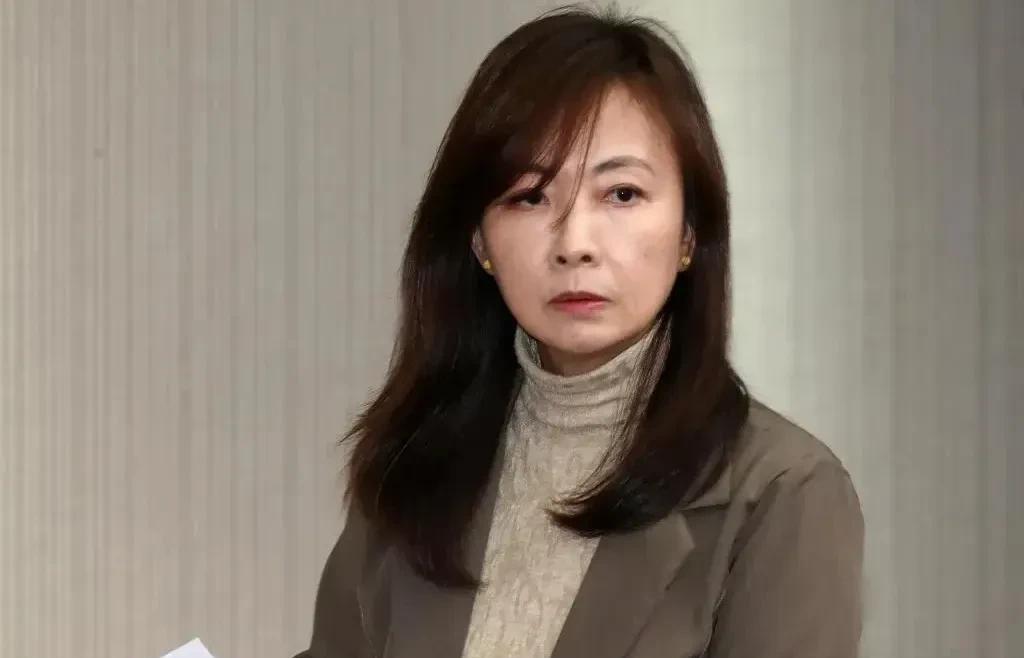绿营民代郭昱晴被曝老公在大陆做生意，并且对着媒体直呼祖国的繁荣进步举世瞩目！阿馆