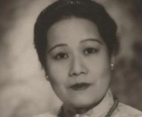 1967年8月，孔祥熙病重，临终前，他握着妻子宋霭龄的手，悲痛地说：“咱们孔家，