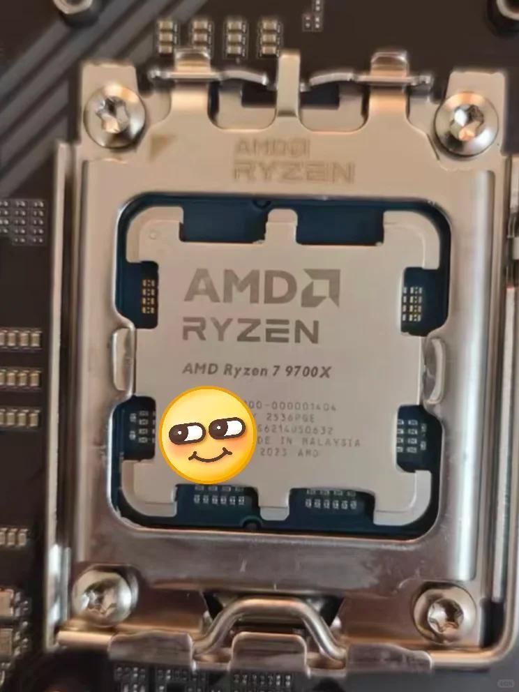 9700X应该是目前千元价位最香的U吧？千元价位综合实力选手，我愿称970