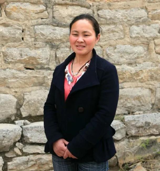 1994年，一名18岁的女孩被人贩子以2700元卖给了一位放羊人，洞房当晚，女孩