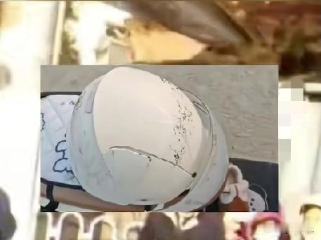 近日，早高峰时候，上海闵行区漕宝路和虹莘路路口，一辆右转货车与直行的电动自行车发