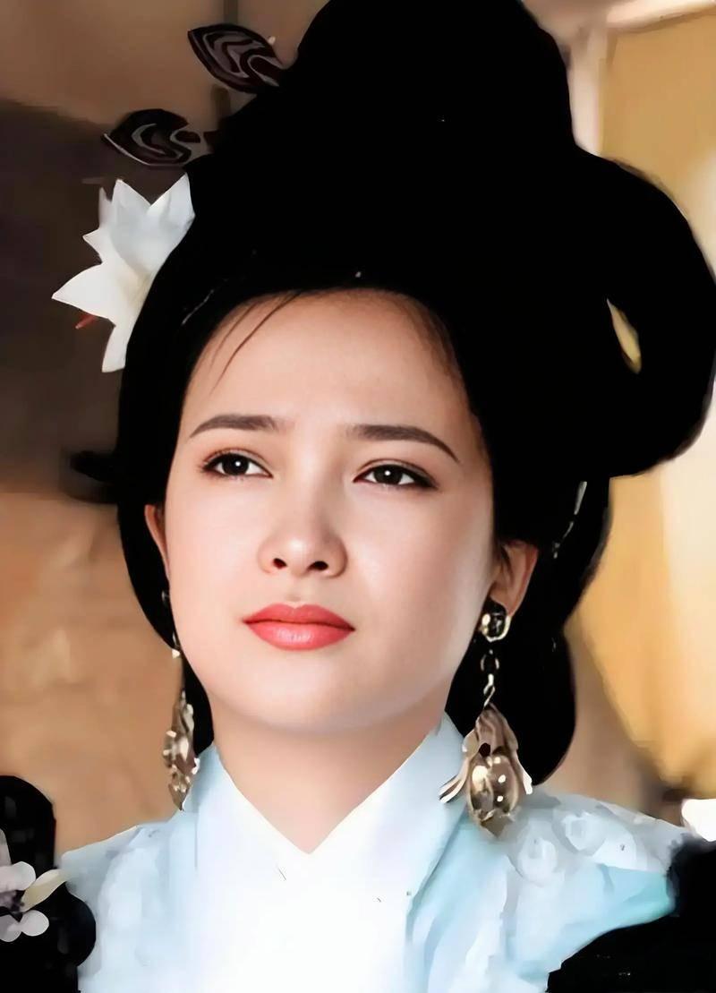 被称为“第一古典美女”何晴的离世让很多人感慨万千。何晴在四大名著中饰演的角色：‌