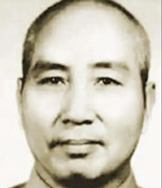 1934年，长征前夕，地下党员王同兴家里来了两个陌生人，他们邀请王同兴去开会，可