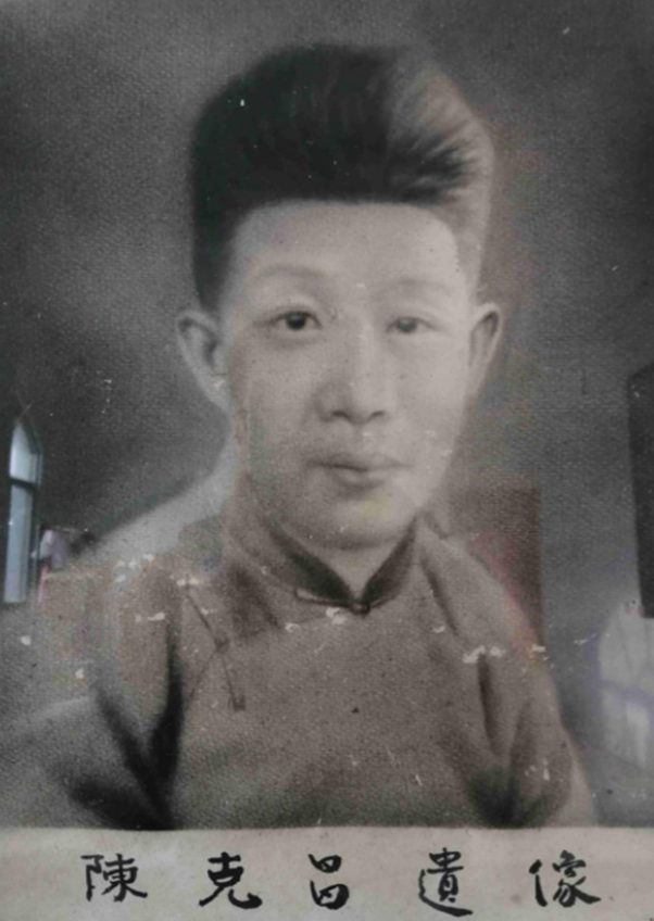 1931年，一位车夫拉着一装满烂猪肠、烂羊肚的棺木送到根据地。战士们被熏得喘不过