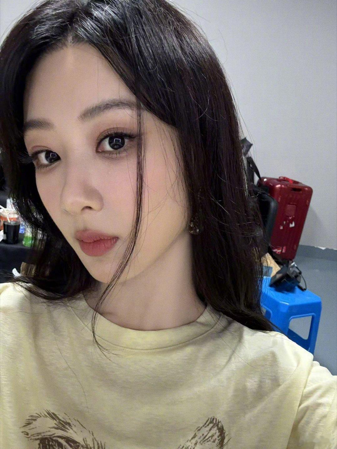 杨紫2025的词是破土向往杨紫每一次破土的勇气杨紫2026越来越好！