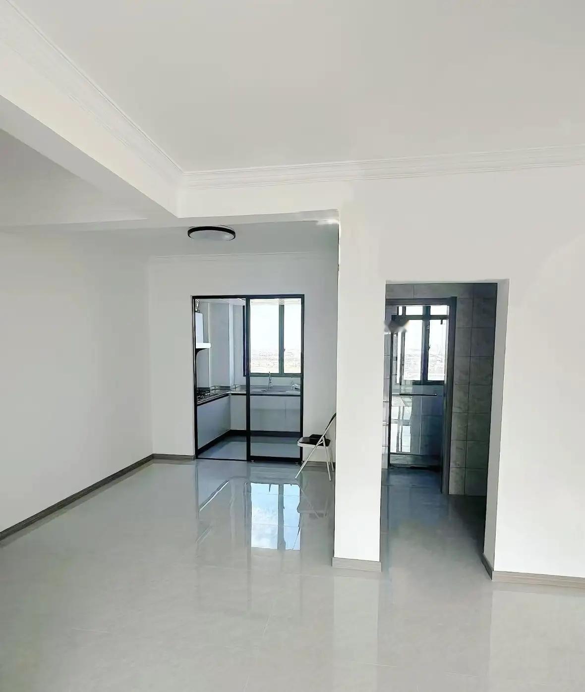 我刚买的，还没一周，挂的120万，我心里价格100万，中介给我砍到102万，然后