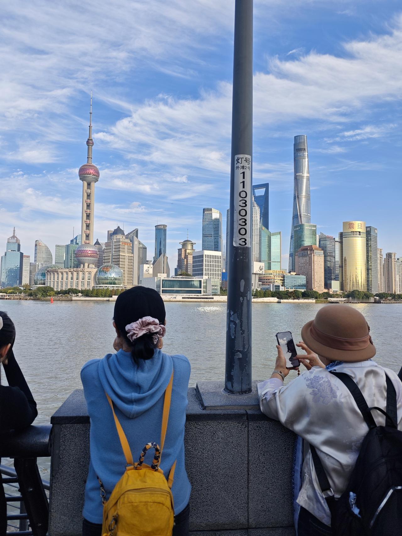 出去旅行，不是看看风景，而是找回自己，看看自己曾经工作过的地方。风雨兼程，不远万