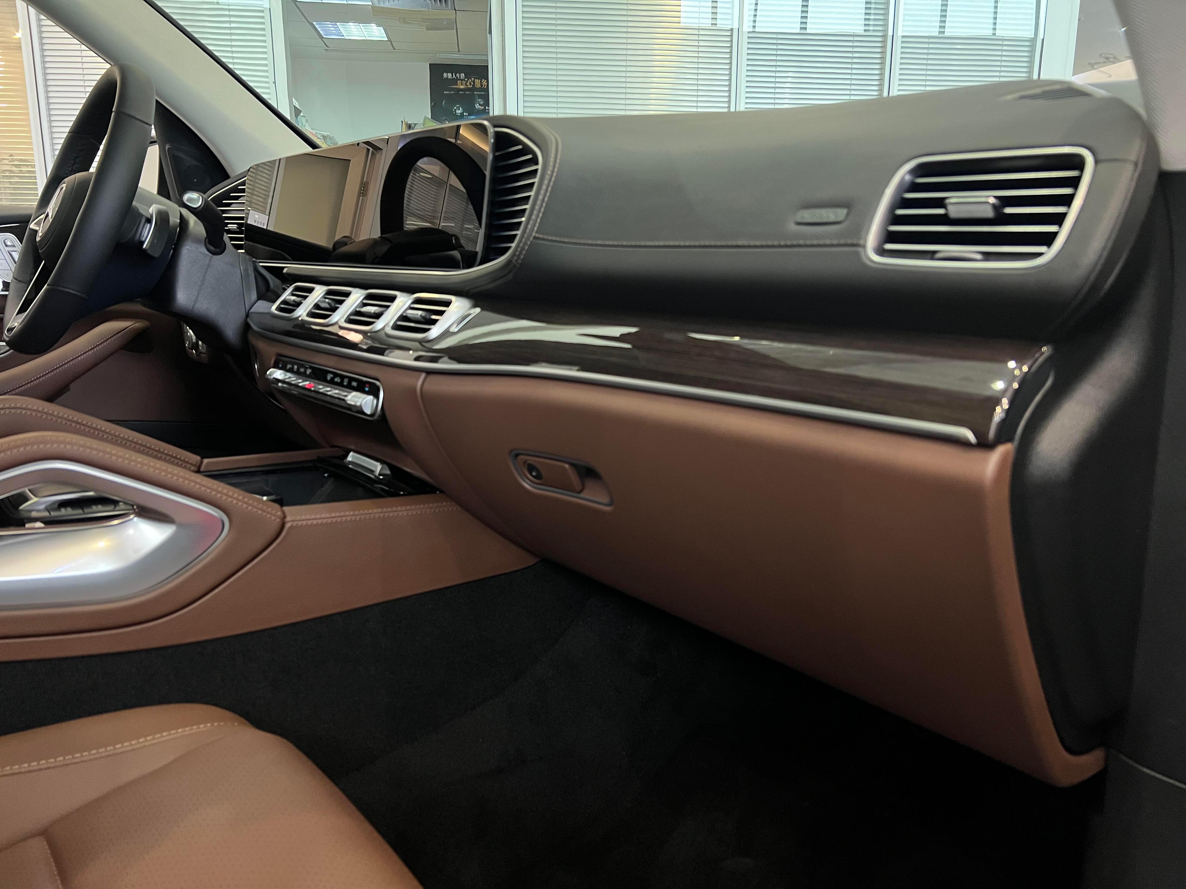 天塌了兄弟们806最新款的2026款奔驰GLE350动感指导价69.98万黑外