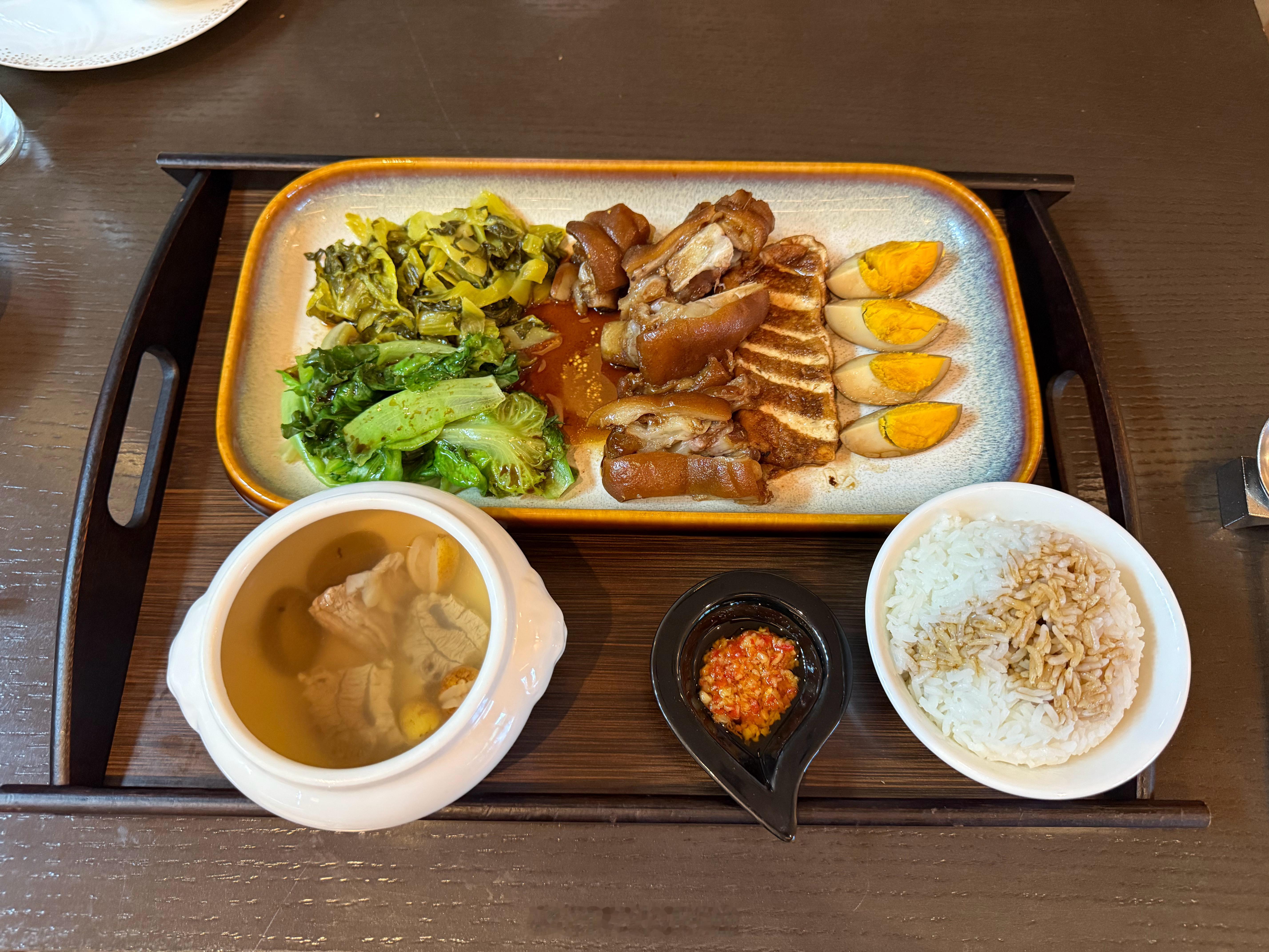 深夜放毒来自五星级酒店的猪脚饭猜猜，多少一份[doge]​​​