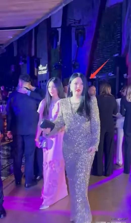 李湘母女这一次糗大了！硬挤圈子太尴尬！近日，李湘带女儿王诗龄参加肖邦之夜晚会。