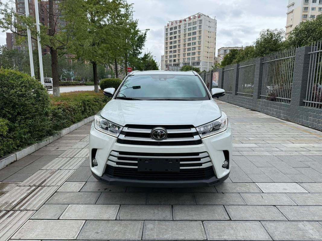 低维护成本：年均维修费比德系车少30%-40%，配件供应足价格透明。汉兰达8年跑