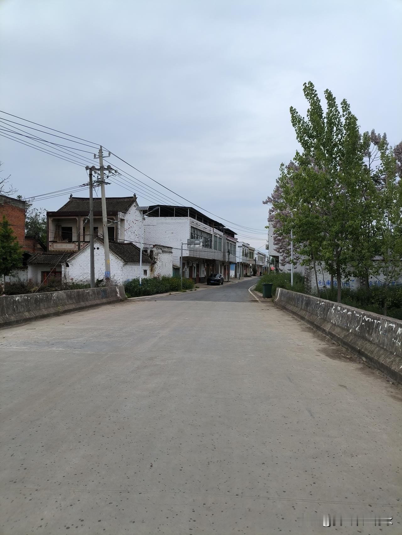 女儿找婆家，最好选公公婆婆年轻的。那些公公婆婆身体不健康的家庭，不能选；缺公少婆