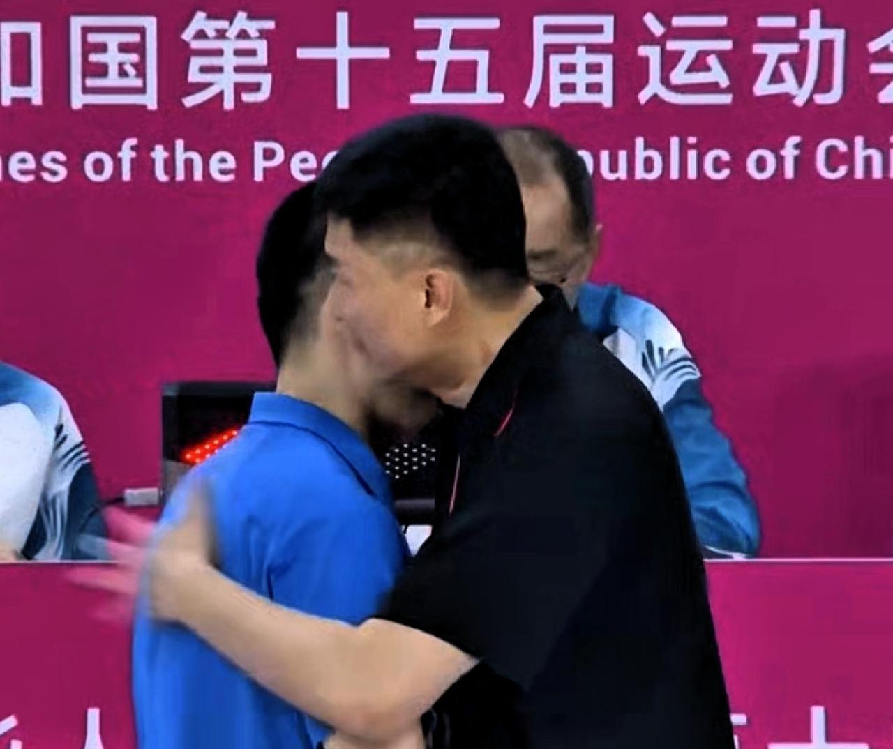 咪咕解说：辽宁队球员都是自己体系培养出来的。广东球员来自五湖四海，同时上俩外援都