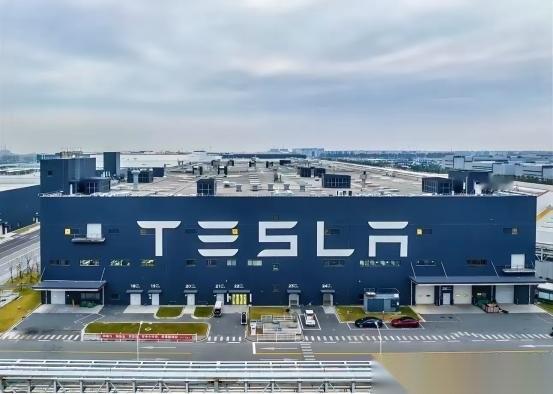 上海特斯拉超级工厂，占地1290亩，当时按市场价的10%卖给了特斯拉，并且给特斯