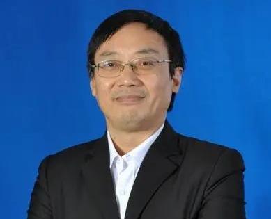 汤家凤7月14日一早发表评论，称中国人民大学宣布撤销蒋方舟的硕士学位是正确的一步