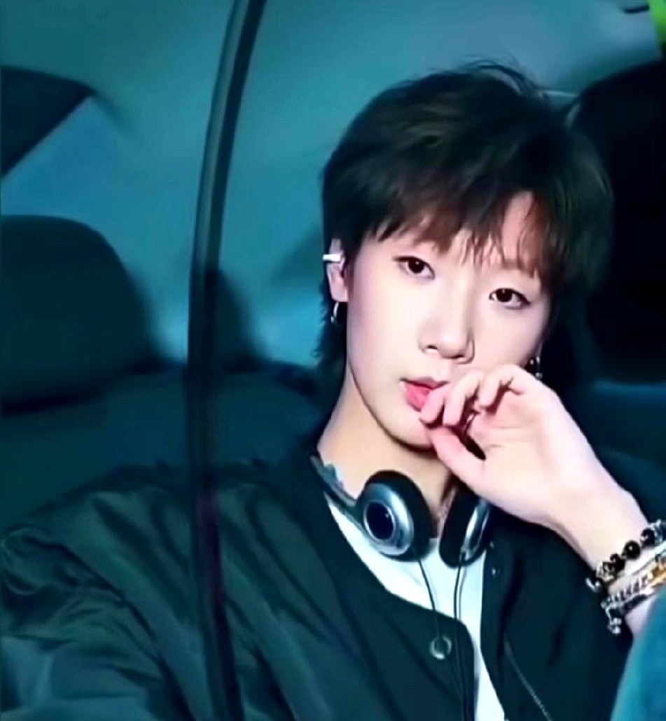 王曼昱太漂亮了，这代言谁看了不迷糊啊！阳光帅气的模样，简直让人一眼就爱...