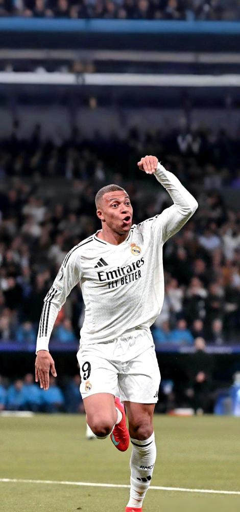 别再比姆巴佩和哈兰德谁更强了。他们根本就不是在踢同一种球。最近大家老爱把