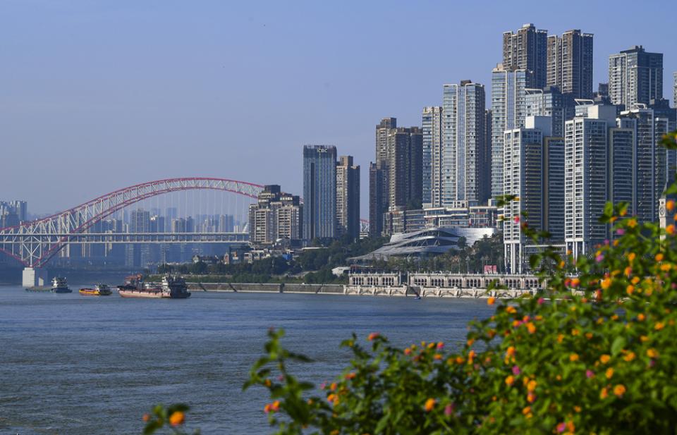 重庆主城九区变成八区，为何不再拉进来一个区县？自从两江新区设立后，重庆传统的主