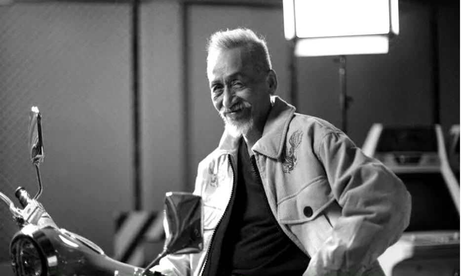 惊闻82岁的陈彼得爷爷离世，去年还在B站跨年舞台上高歌的身影，如今已化作永恒的回