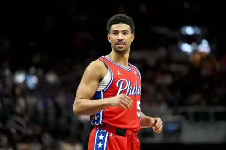 现在快船怎么通过交易破局个人认为球队现在一个个都拿球不能攻，而且没有空间属性。