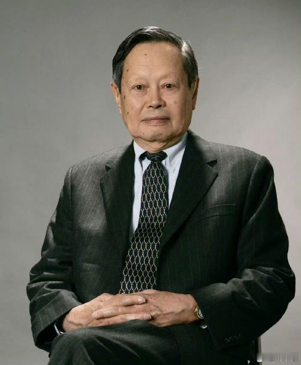 杨振宁逝世惊闻杨振宁先生与世长辞，心内悲痛难抑。先生于物理学领域建树非凡，是科学