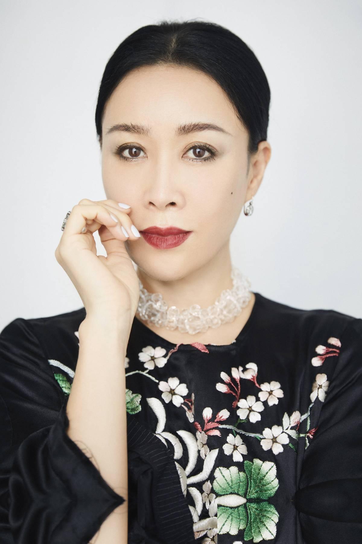 春晚都没那英演唱会人到齐。真正值得琢磨的，其实不是那英一晚上请来了多少明星