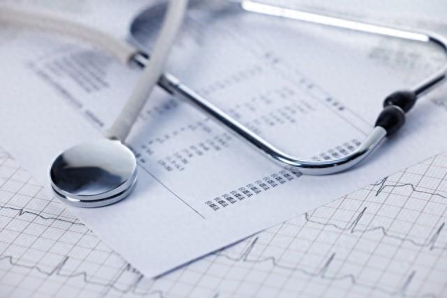 如何在血常规中发现癌症的苗头？看这3项有无降低！血常规这张检查报告，拿到之后