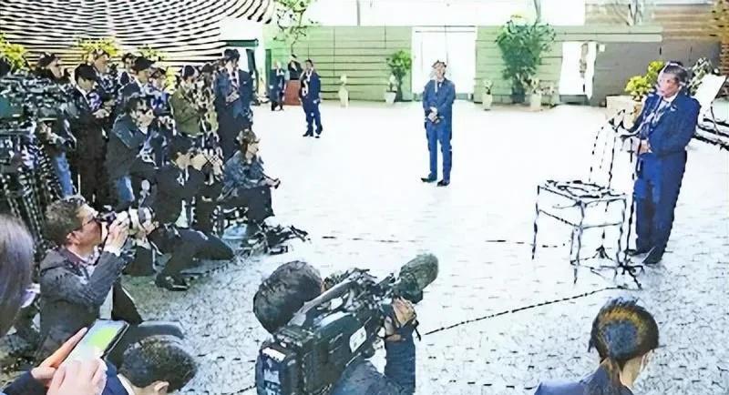日本第一个去谈，全世界都在关注，因为关系重大，将全面影响川子的执政基础以及后面其