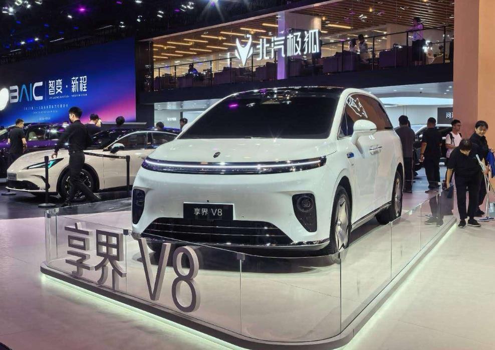华为出新品的速度太快了，感觉智界MPV、享界MPV上市还没多久，甚至很多车主还没