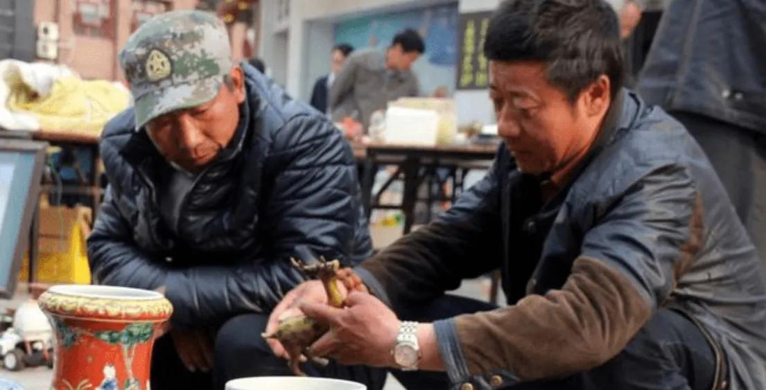当李富知道收藏家看中的是他家的画时，他说不行，这画是我家祖传的，绝对不卖。听到此