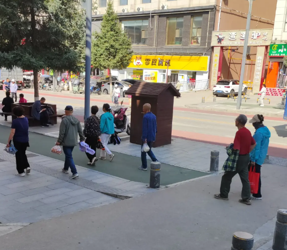 这几天全国各地的人都陆陆续续来到了太白县，街道上的外地人明显已经多了起来，早已买