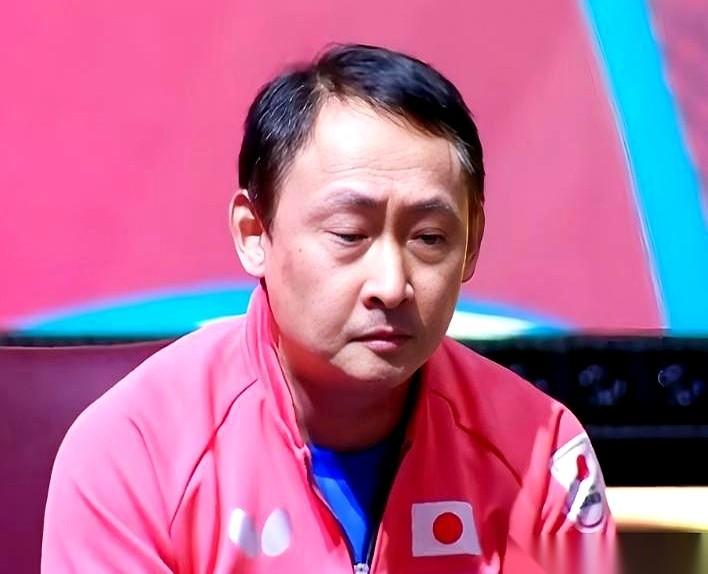 17岁的张本美和在澳门的女单决赛里熬满7局，以12比10赢下陈熠，球一落地就捂着
