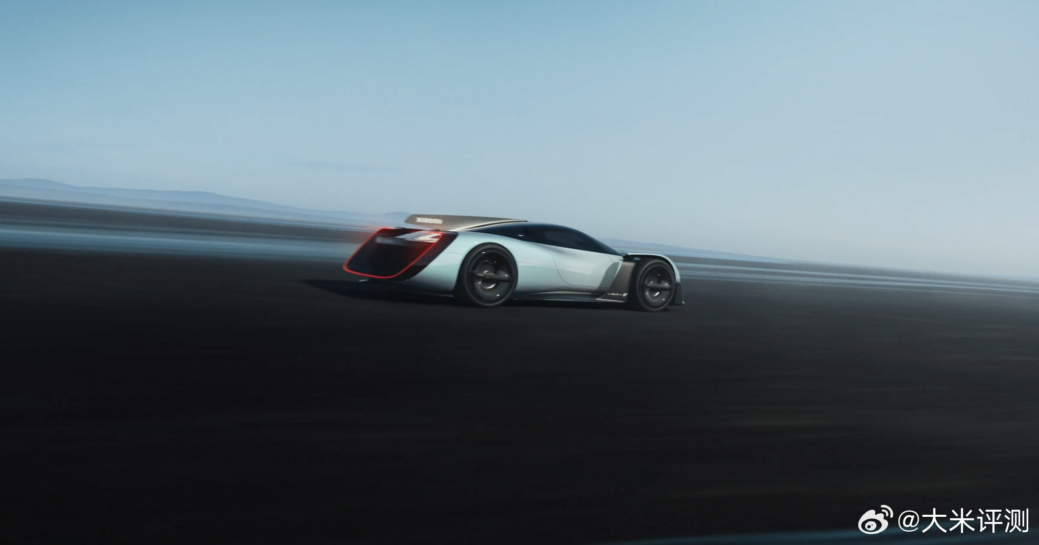 小米VisionGT概念车亮相MWC，尾部造型刚好和前几天官宣的图对应起来。