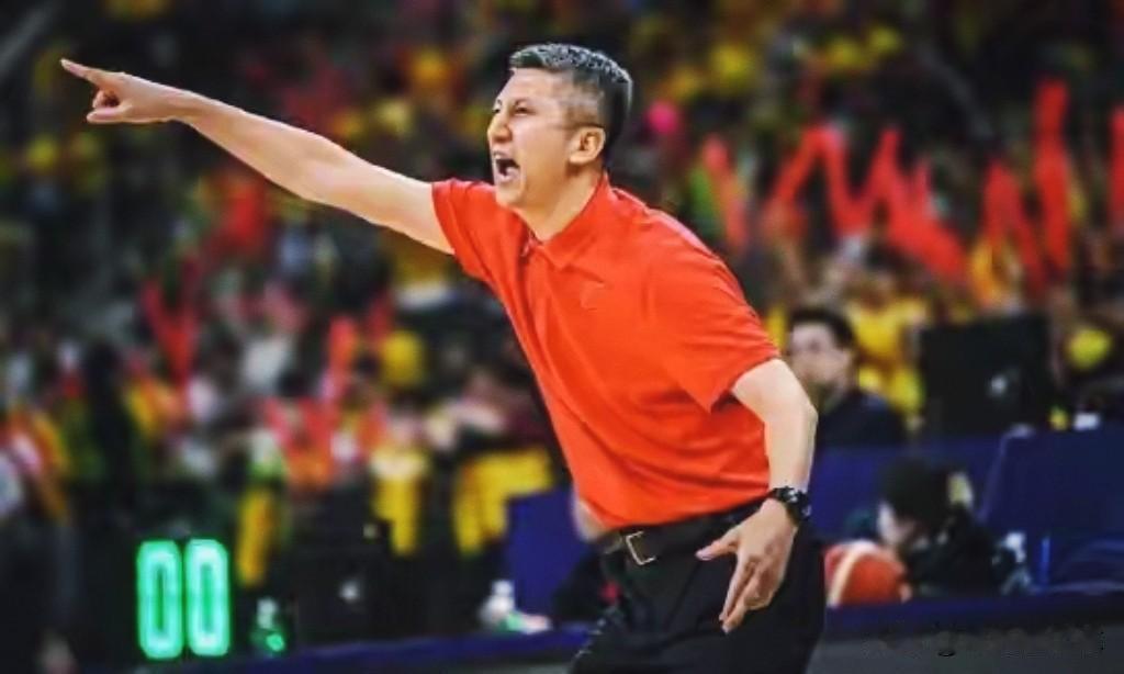 中国男篮从天堂掉到地狱就在郭士强战术和用人的一念之间！首先，内线周琦回归国家