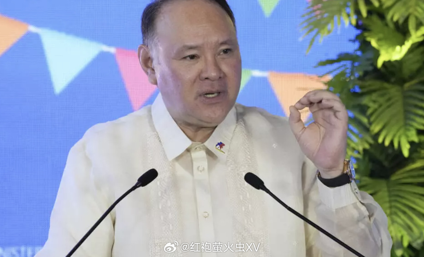 万里长沙中国驻菲律宾大使井泉向菲律宾外交部提议，复制十年前的成功模式，在黄岩岛