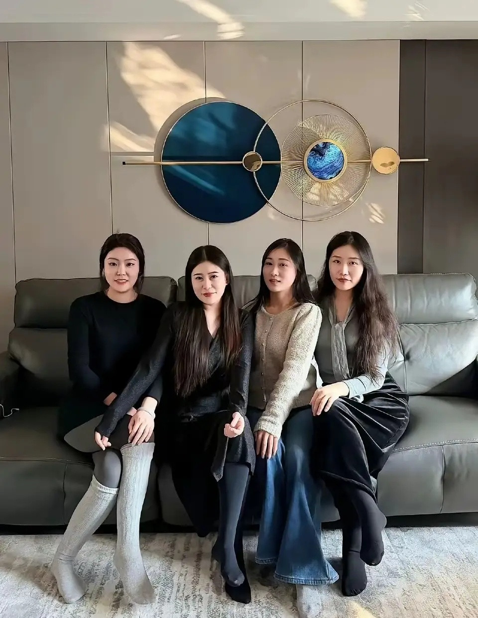 其中一个未婚，你觉得是哪一个？？