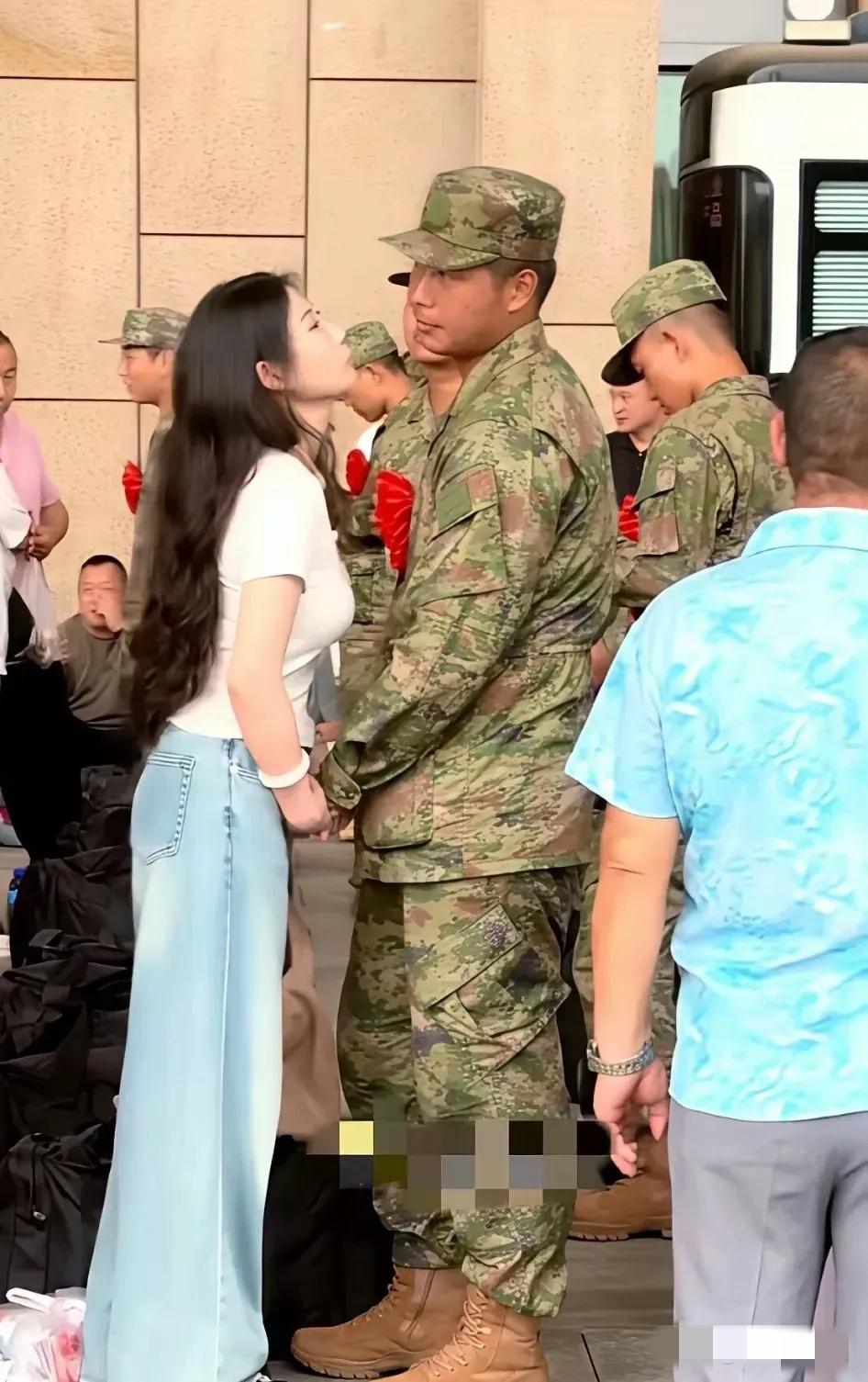 不得不说，这样的爱情真让人羡慕。[捂脸哭]