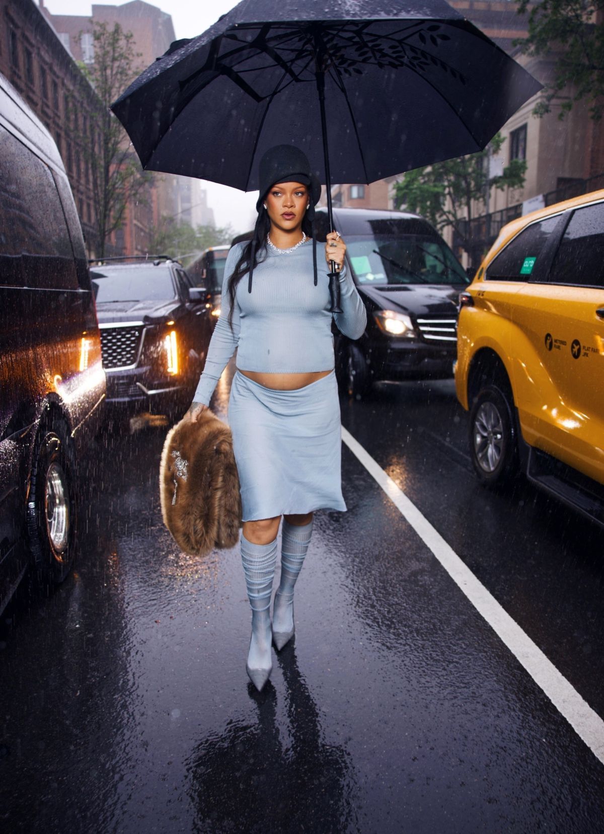 Rihanna又怀孕了！！！是的今日Rihanna挺着孕肚亮相metgala