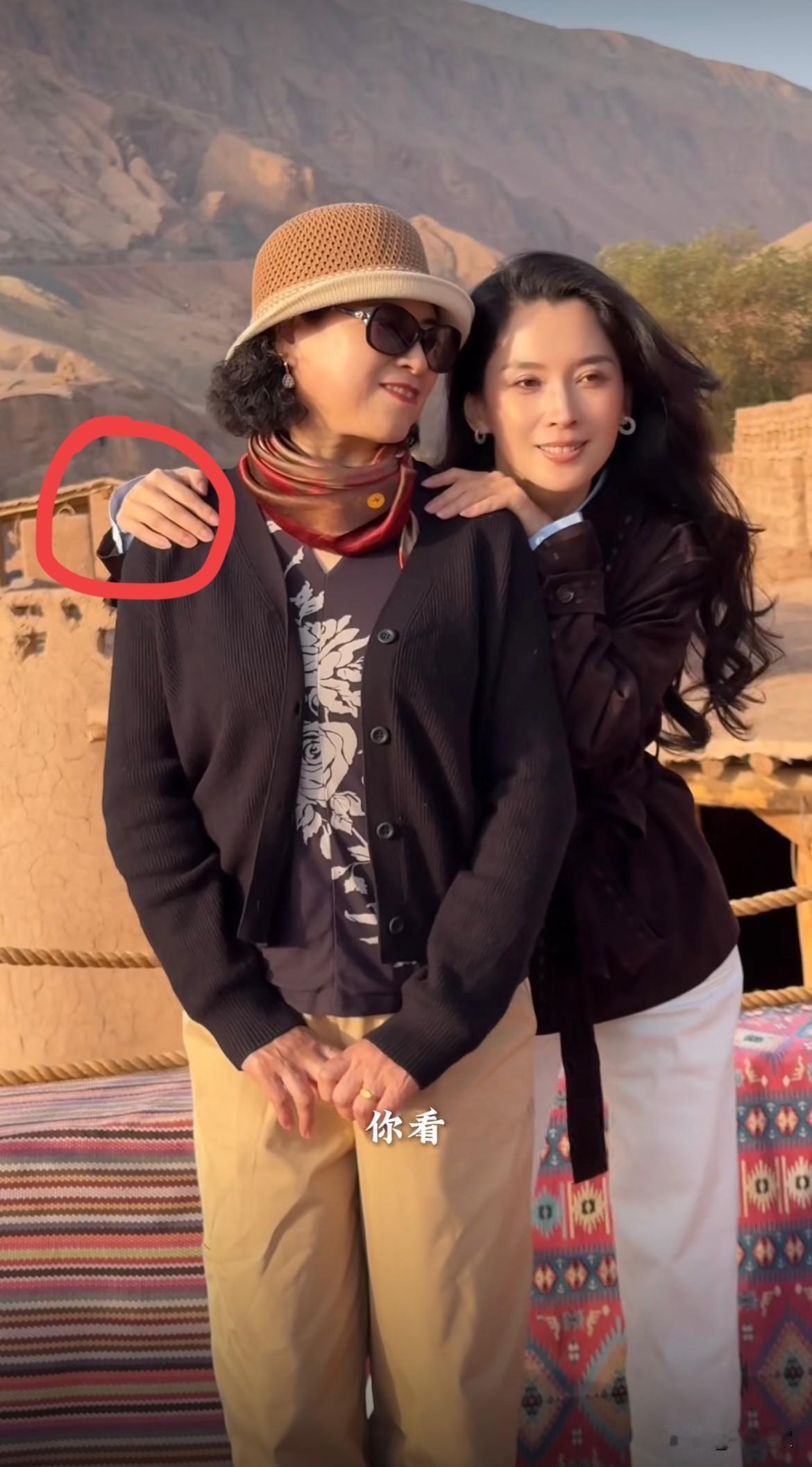 终于明白森林北为什么人美心善、气质优雅了，原来遗传了她母亲的好基因！瞧，森林