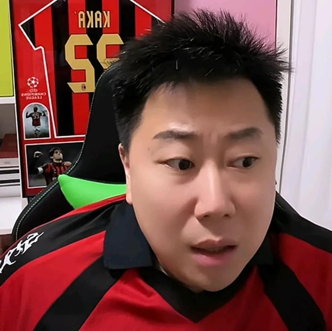 媒体人李宝库认为，上海海港球迷的购买力在中超强队里是垫底的存在。李宝库表示，中