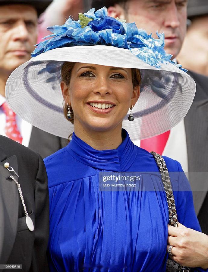 约旦哈雅公主（国王同父异母的妹妹）的黑珍珠耳环。第一次出现是2006年，更深层来