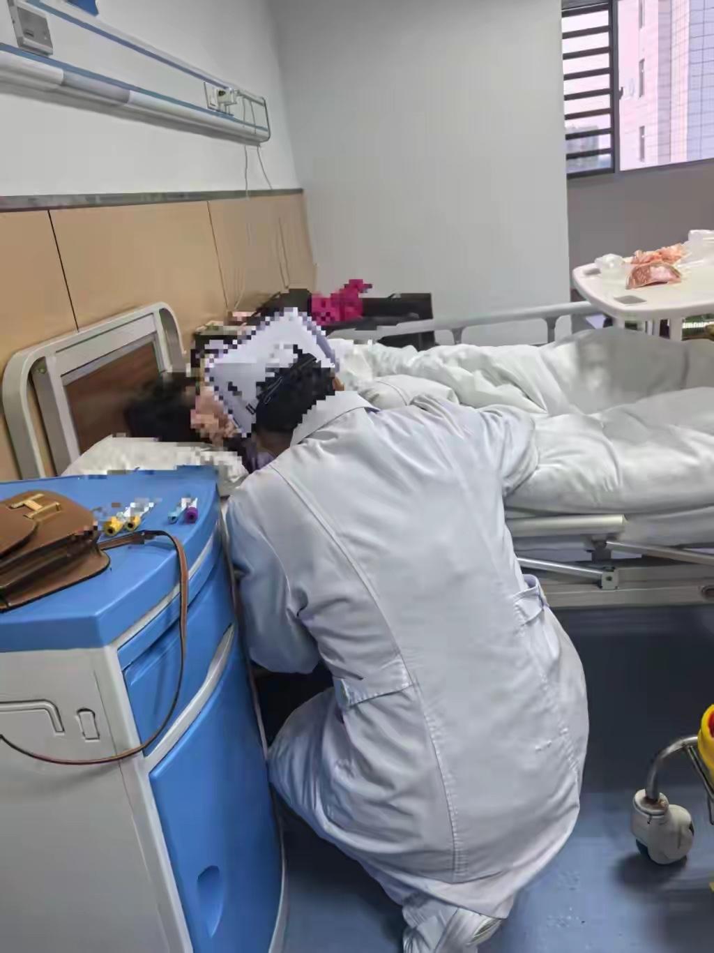 “必须严惩不贷！”郑州，15岁女生参加学校组织的军训，结果，被男教官以查寝为由，