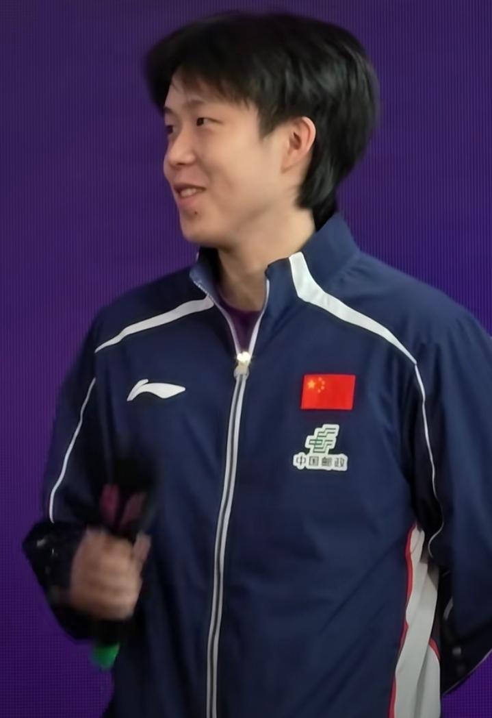 王楚钦也太实在了！重庆冠军赛抽签现场，王楚钦被问到最想点什么火锅菜，他腼腆一笑