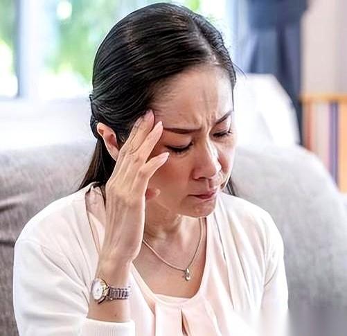 我跟你说，女人要是长期“闲置”，大脑还没反应过来，身体会先报警。这不是什么羞人