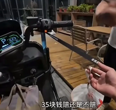 一外卖小哥说顾客点了10元拼饭，配送费才2.5，结果因为迟到了35秒，顾客非要他