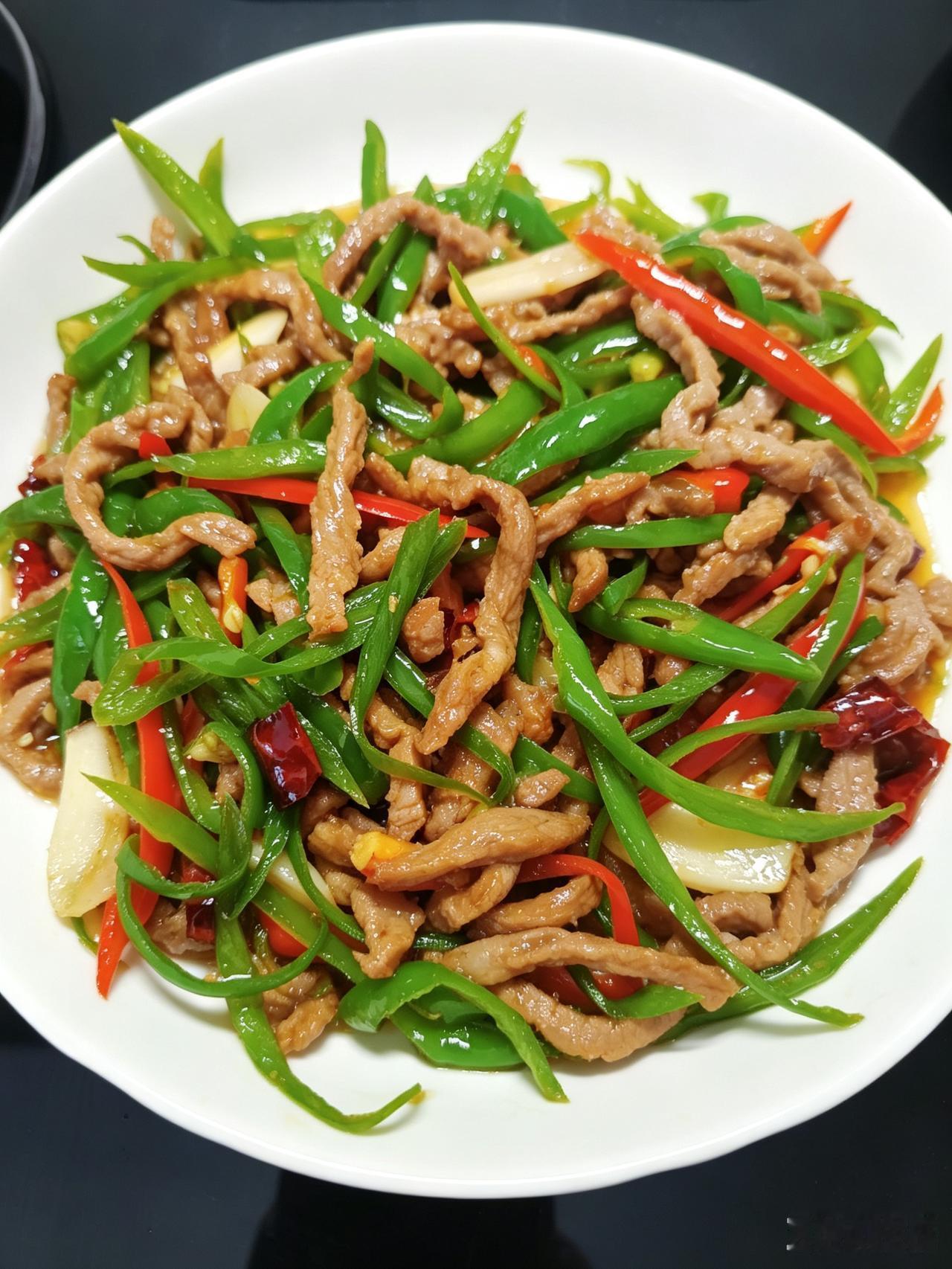 青椒肉丝好吃的关键，很多人第一步就错了下班快手下饭菜首选，肉丝滑嫩不柴，青椒脆